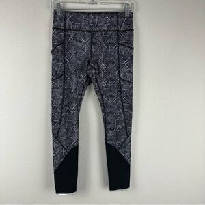 Lululemon Black White Formation Alpine Tight Stuff Athletic Athleisure Tights 6